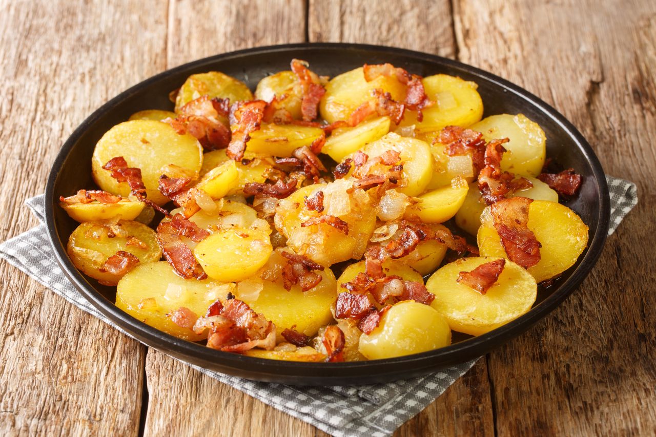 Skillet potatoes Alpine-style: A hearty delight for potato lovers