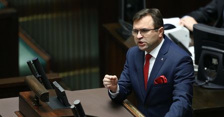 Szczepienie przeciw COVID-19. KPRM: poseł Girzyński złamał zasady