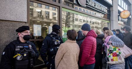 W UE weszły w życie sankcje wykluczające niektóre rosyjskie banki z systemu SWIFT