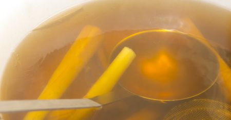 Tę herbatę pij przed snem. Odmładza, chroni przed rakiem