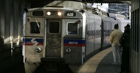 USA. Bezdomny zgwałcił kobietę w pociągu. Pasażerowie nie pomogli