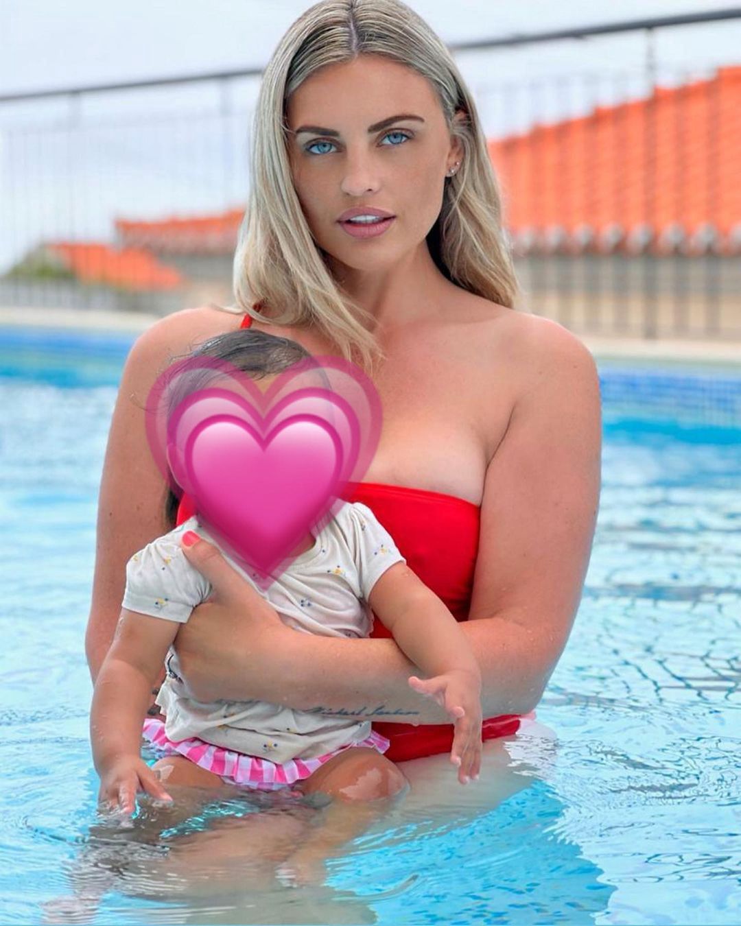 Brytyjska influencerka w ogniu krytyki. Poszło o ślubne zaproszenia, ale nie tylko