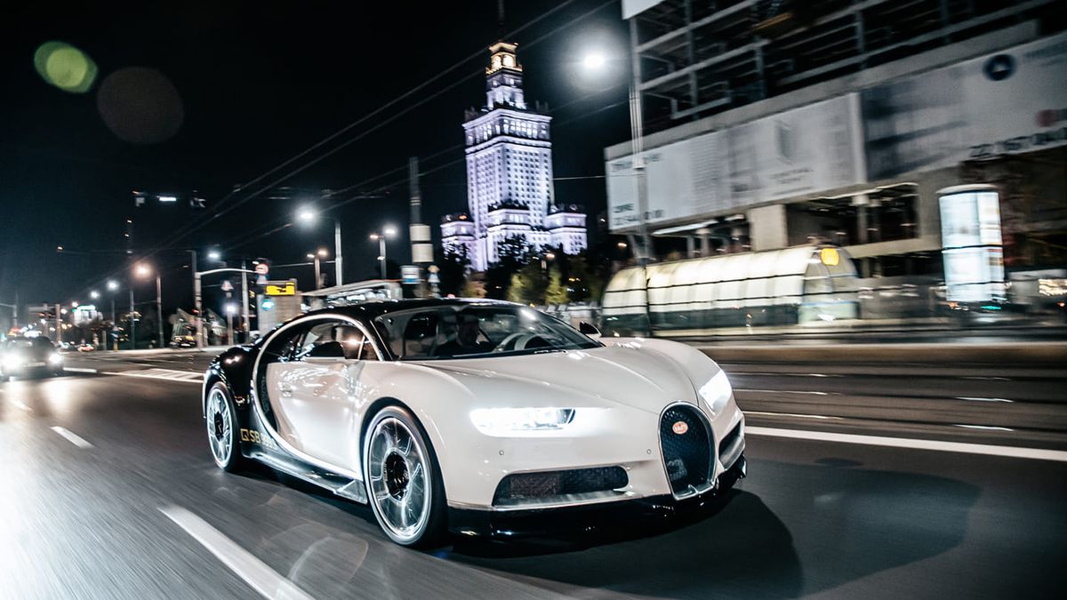 Bugatti Chrion robi piorunujące wrażenie na ulicach Warszawy