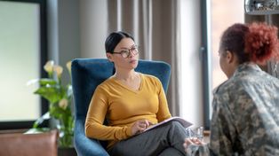 Darmowa pomoc psychologiczna w Koninie. Terapiobus czeka na błoniach