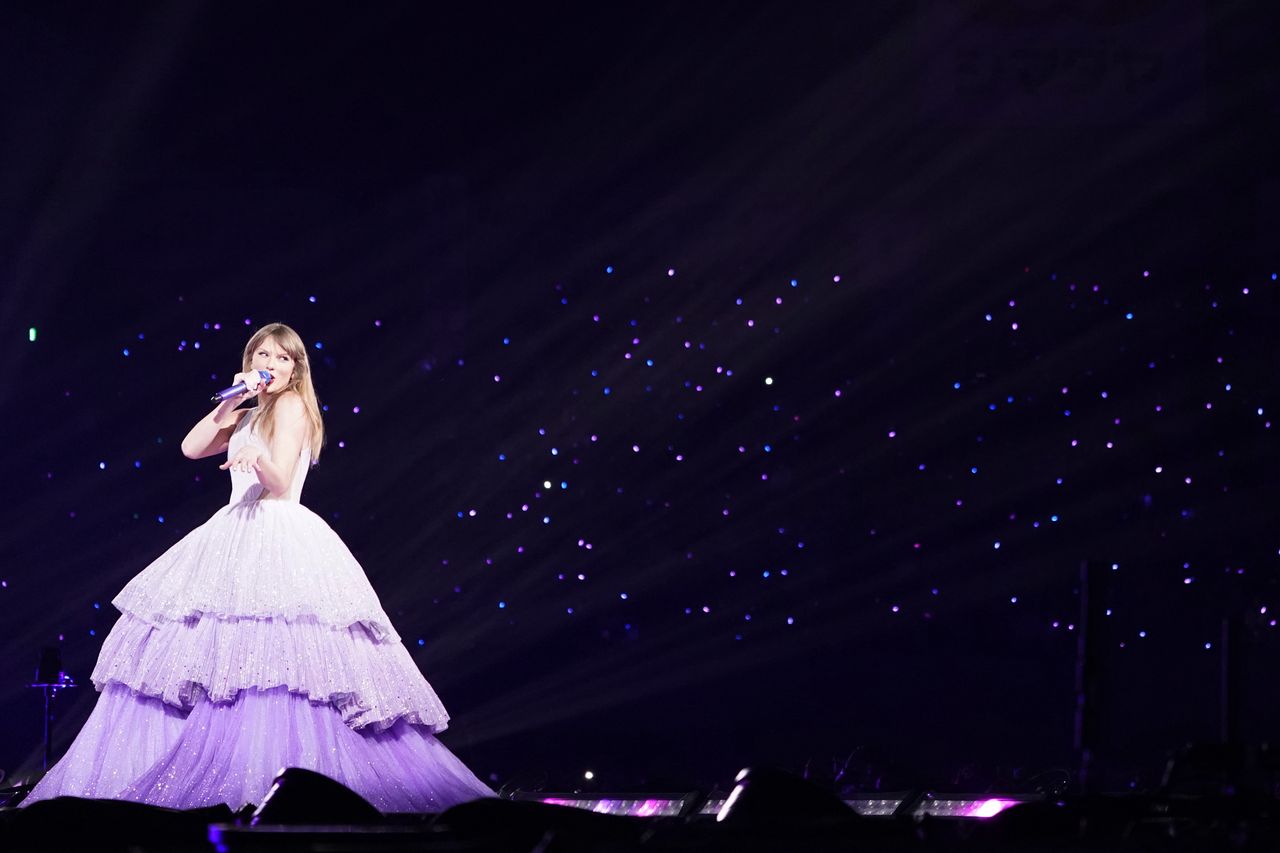 TOKYO, JAPAN - FEBRUARY 07: EDITORIAL USE ONLY. NO BOOK COVERS. Taylor Swift performs onstage during "Taylor Swift | The Eras Tour" at Tokyo Dome on February 7, 2024 in Tokyo, Japan. (Photo by Christopher Jue/TAS24/Getty Images for TAS Rights Management  )