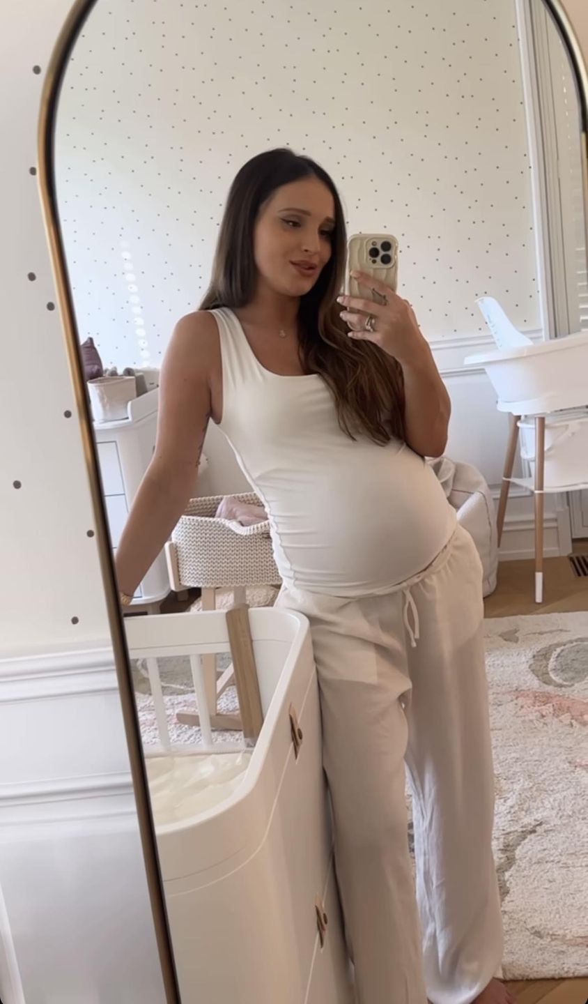 Marina Łuczenko prezentuje ciążowe krągłości i pokój córeczki