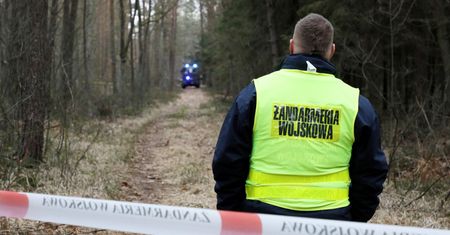 Żołnierz siekierą zaatakował ciężarną żonę. Wojskowy nie stanie przed sądem