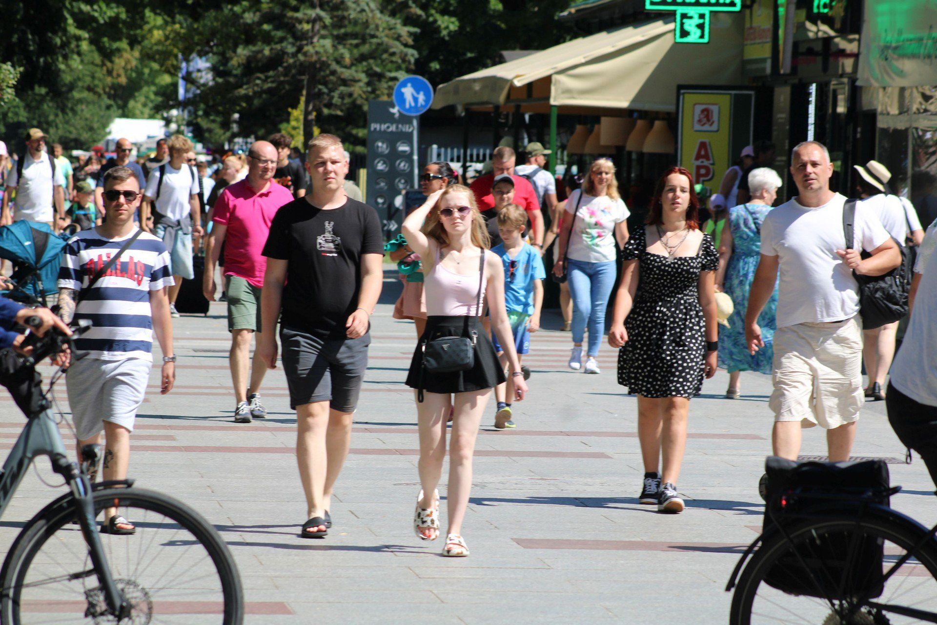 Wakacyjny czwartek na plaży w Kołobrzegu