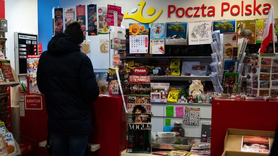 Poczta Polska
Lodz 15.12.2023
Urzad Pocztowy w Lodzi. n/z wnetrze urzedu,Image: 829747507, License: Rights-managed, Restrictions: , Model Release: no, Credit line: Cezary Pecold / Forum
Cezary Pecold / Forum
poczta, poczta polska, listy, paczki, slodycze, kalendarze, reczniki, torebki, ksiazki, kolejka