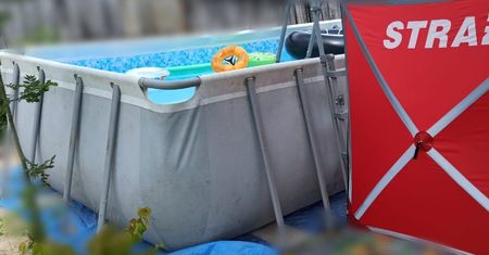 13-latek topił się w przydomowym basenie. Chłopiec nie żyje