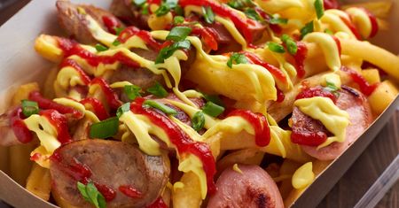 Salchipapas, czyli peruwiańskie frytki. Danie lepsze niż fast food z budki