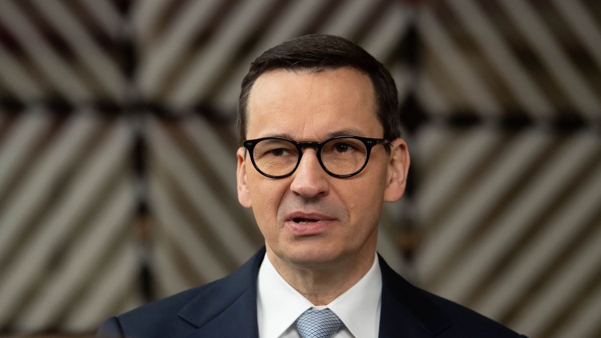 Bruksela, Belgia, 24.03.2023. Premier Mateusz Morawiecki podczas wypowiedzi dla mediów w budynku �Europa� w Brukseli w drugim dniu szczytu Unii Europejskiej, 24 bm. (jm) PAP/Andrzej Lange