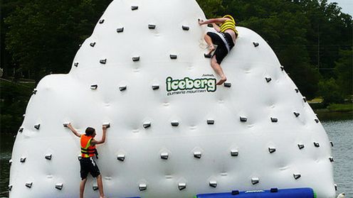 Iceberg - ścianka wspinaczkowa na środku jeziora 1
