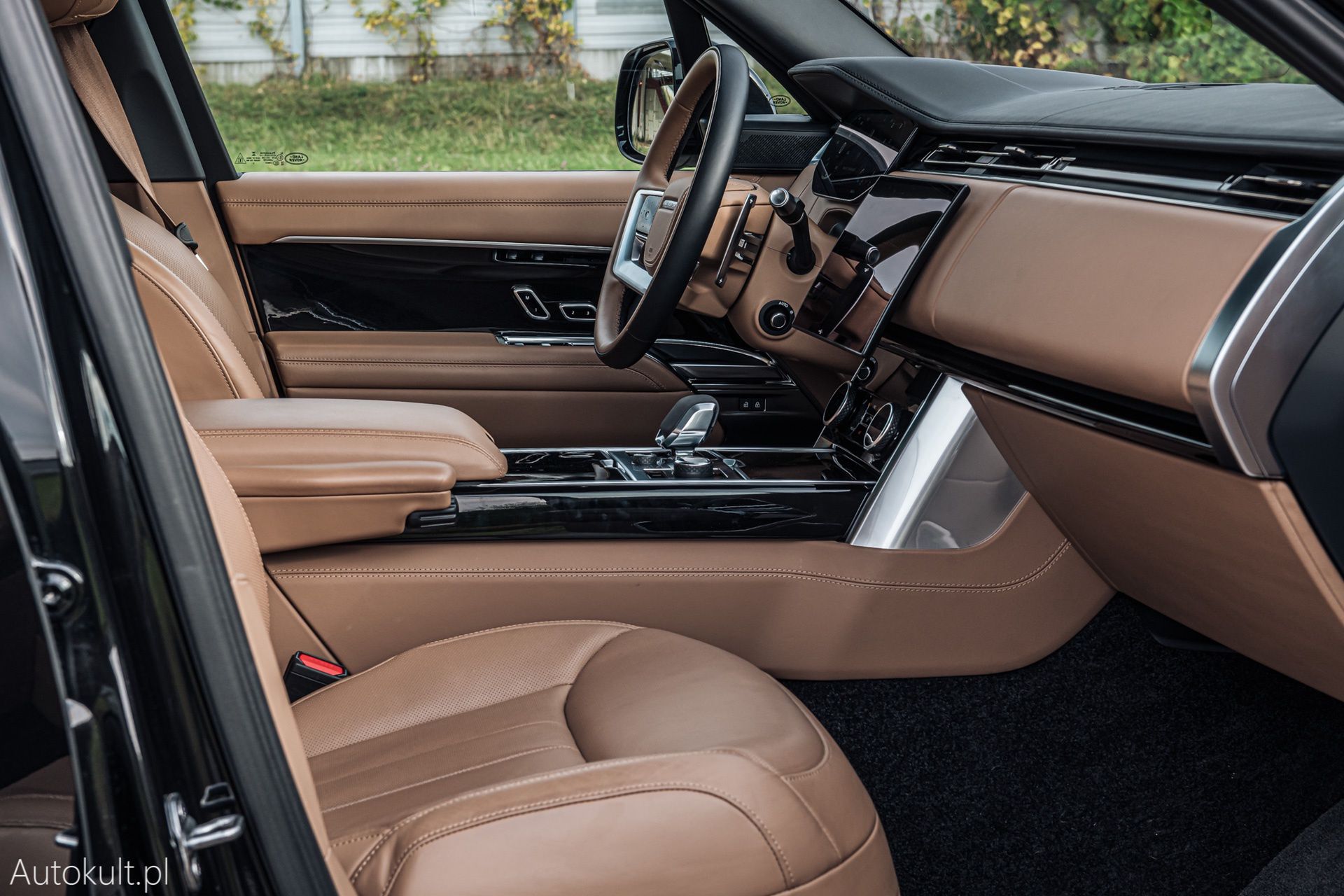 Range Rover (2022) vs Bentley Bentayga S (2022) vs Mercedes-Maybach GLS 600 (2022)