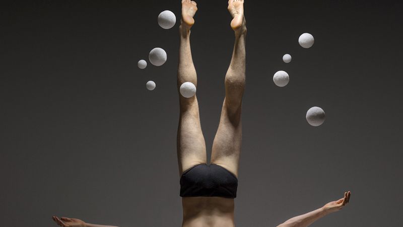 "Ta chwila może istnieć tylko na fotografii" - Lois Greenfield opowiada o fotografowaniu tancerzy Haselbladem z lat 80. 1