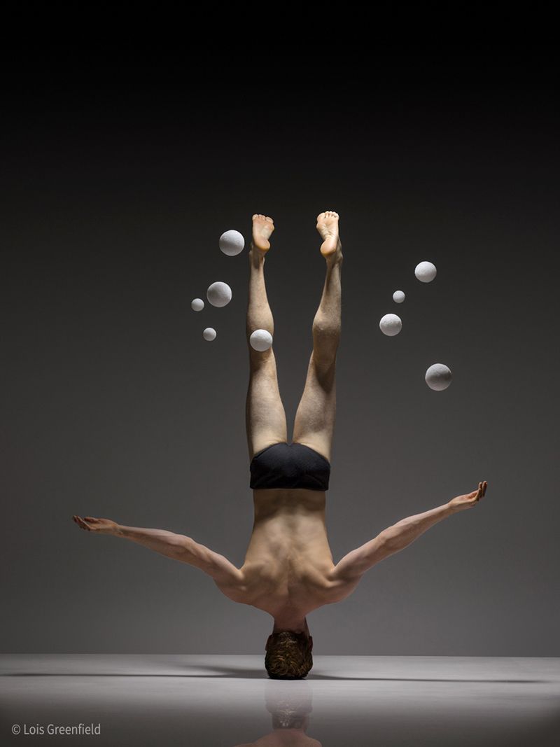 "Ta chwila może istnieć tylko na fotografii" - Lois Greenfield opowiada o fotografowaniu tancerzy Haselbladem z lat 80. 1
