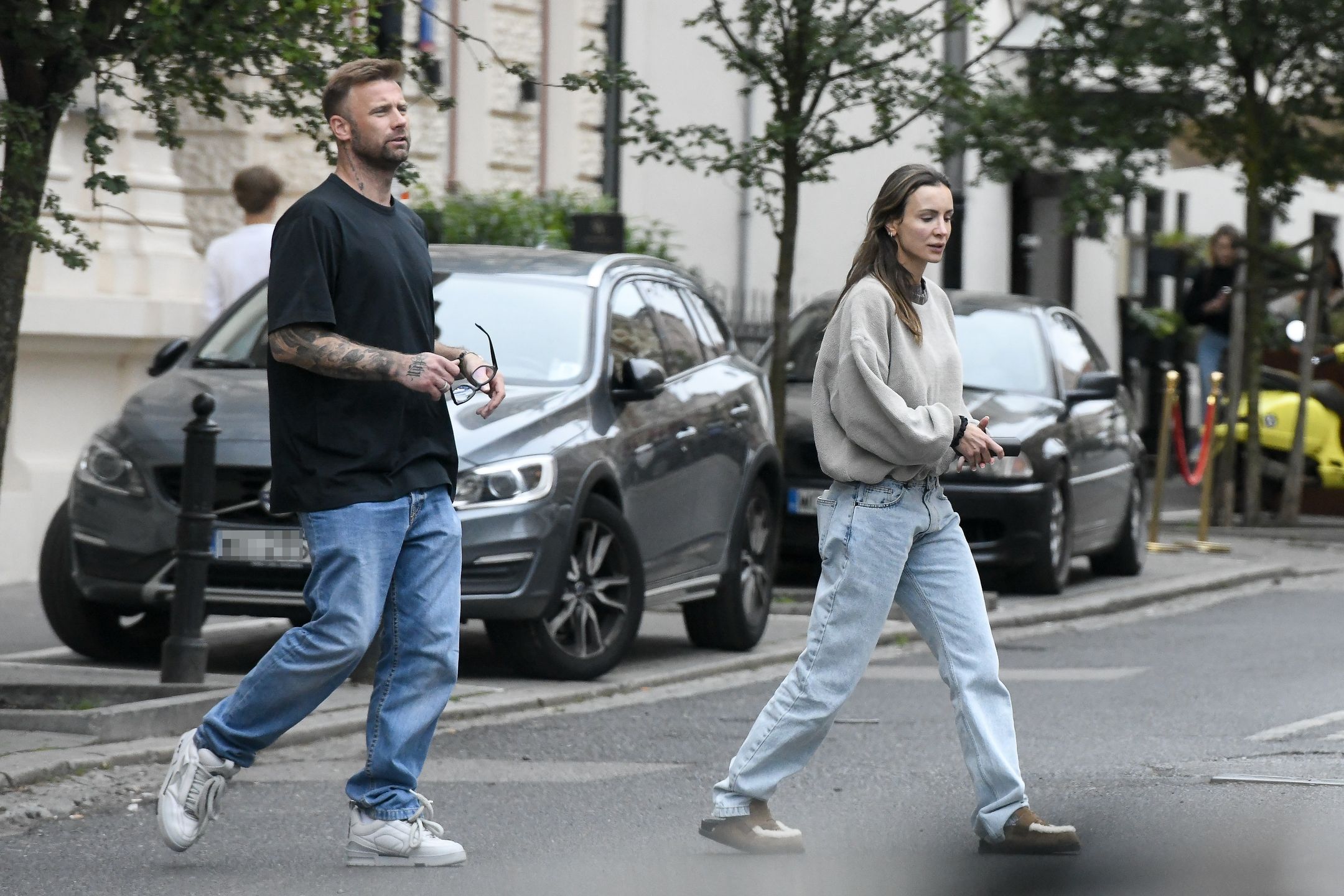 Sara i Artur Borucowie "przyłapani" na załatwianiu sprawunków na mieście
