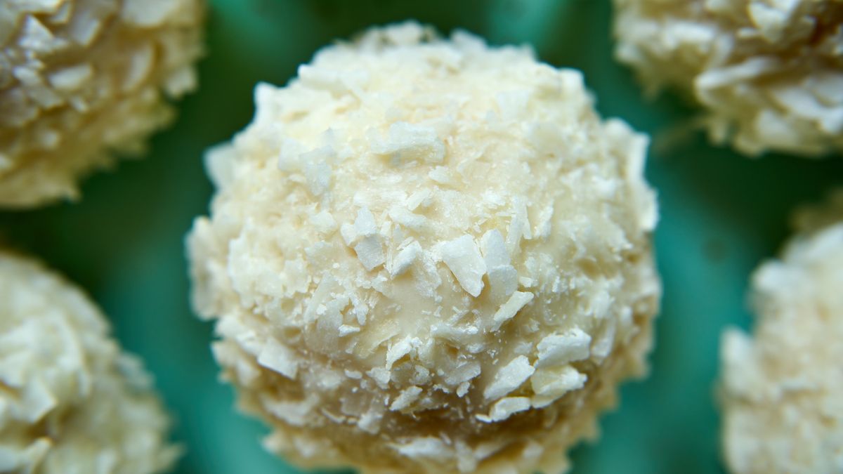 Kulki ryżowe z kokosem, które można jeść bez wyrzutów sumienia