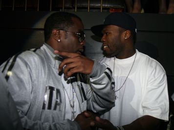 50 Cent dostał pogrzebowe kwiaty. Twierdzi, że wysłał je Diddy