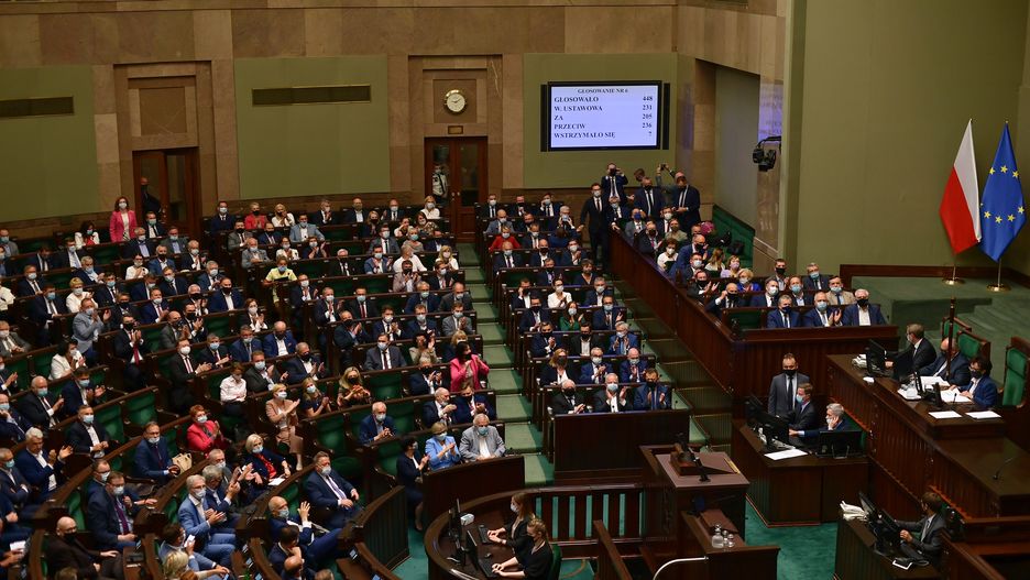 pos�owie na sali obradMarcin Obara9, 9., IX kadencja, kadencji, obrad, obrady, polityk, polityka, posiedzenie, Posiedzenie Sejmu, Sala plenarna posiedze� obrad, sejm, Sejm RP, sejmu, covid-19, epidemia, epidemie i zarazy, koronawirus w Polsce, maseczka, przemys�awa czarnka, SARS-CoV-2, BINARY<(16) bytes>