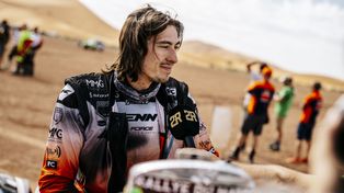Konrad Dąbrowski na podium Rajdu Maroka