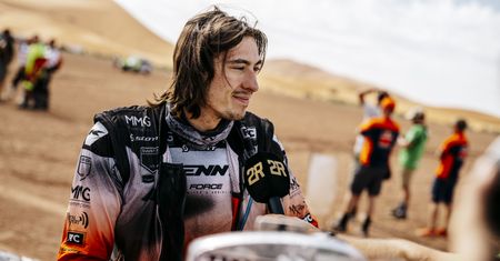 Konrad Dąbrowski na podium Rajdu Maroka