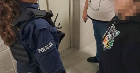 Warszawa: Seniorka nie mogła wrócić do domu. Pomoc przyszła w porę