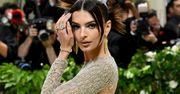MET Gala 2024: Ratajkowski stanęła w prześwitującej sukni. Opcja tylko dla odważnych