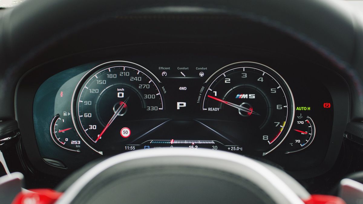 BMW M5 to model, w którym handlarze najczęściej kręcą licznik