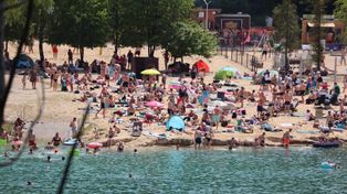 Upalna niedziela nad Balatonem w Trzebini. Setki osób szukało ochłody w wakacyjny weekend. Zobacz zdjęcia