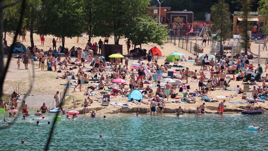 Upalna niedziela nad Balatonem w Trzebini. Setki osób szukało ochłody w wakacyjny weekend