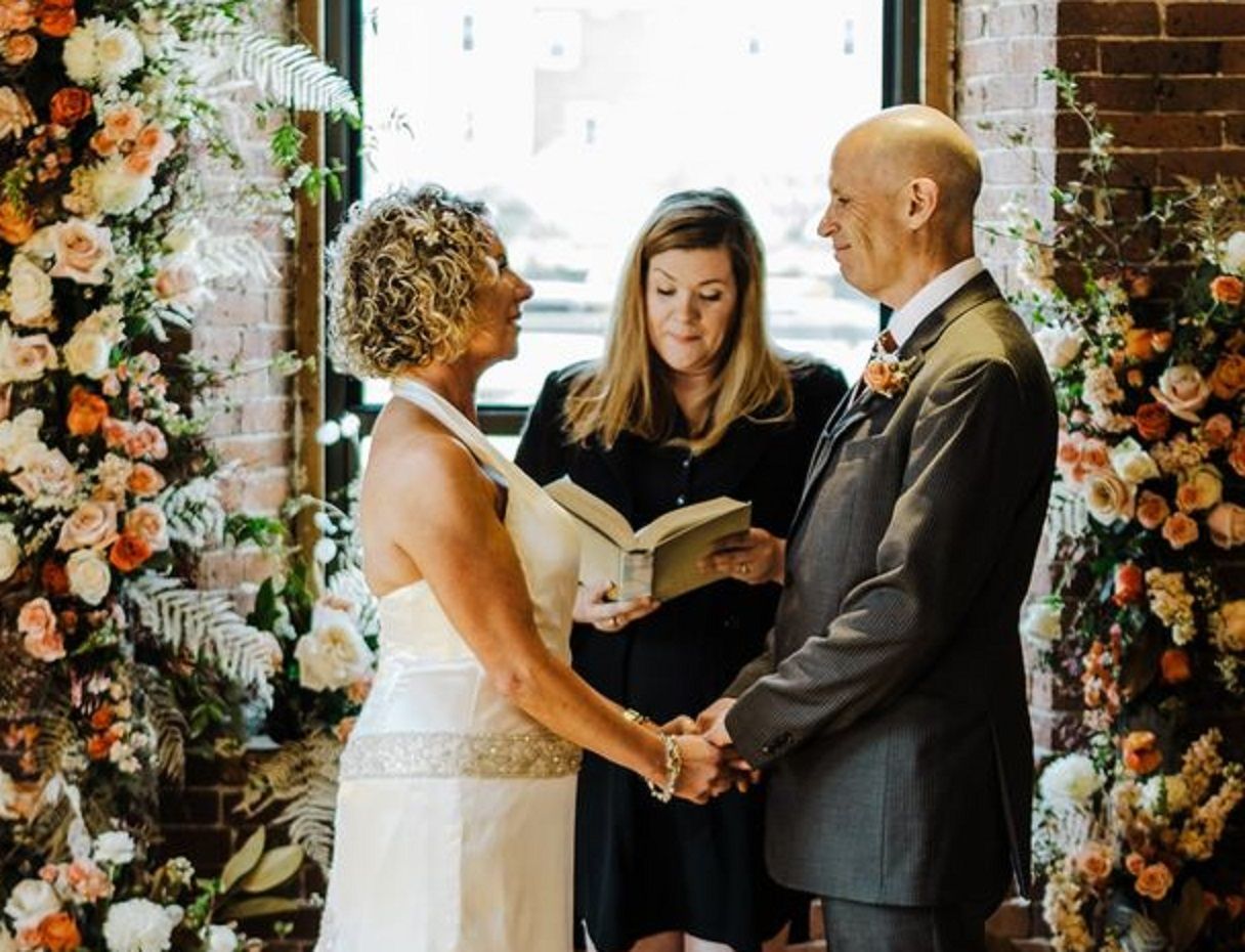 Przez Alzheimera zapomniał, że jest żonaty. Oświadczył się drugi raz