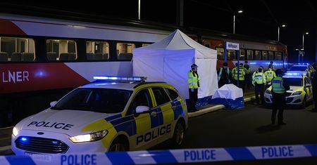 Atak nożowników w pociągu z Doncaster do Londynu. 11 osób rannych, dwie w stanie krytycznym