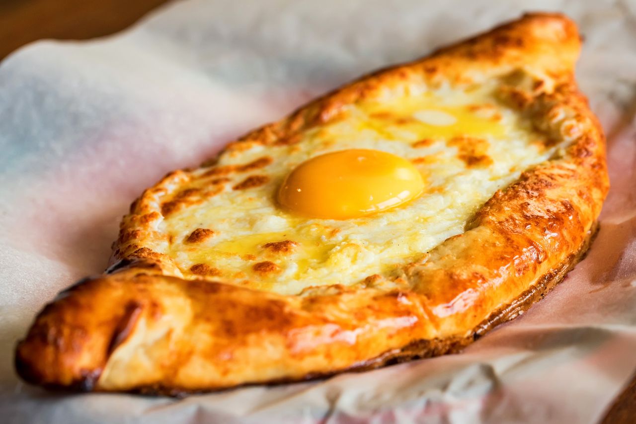 Te placki wyglądają jak z dobrej restauracji gruzińskiej. Zanim pokroisz, musisz zrobić 1 rzecz