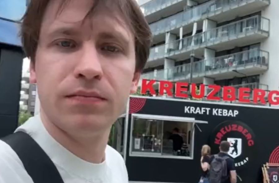 Prawnik odwiedza kebab Filipa Chajzera. "Kolejki się skończyły"