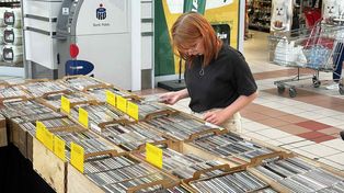 Łódź: Miłośnicy muzyki spotykają się w CH Tulipan. Trwa kiermasz winyli i płyt CD