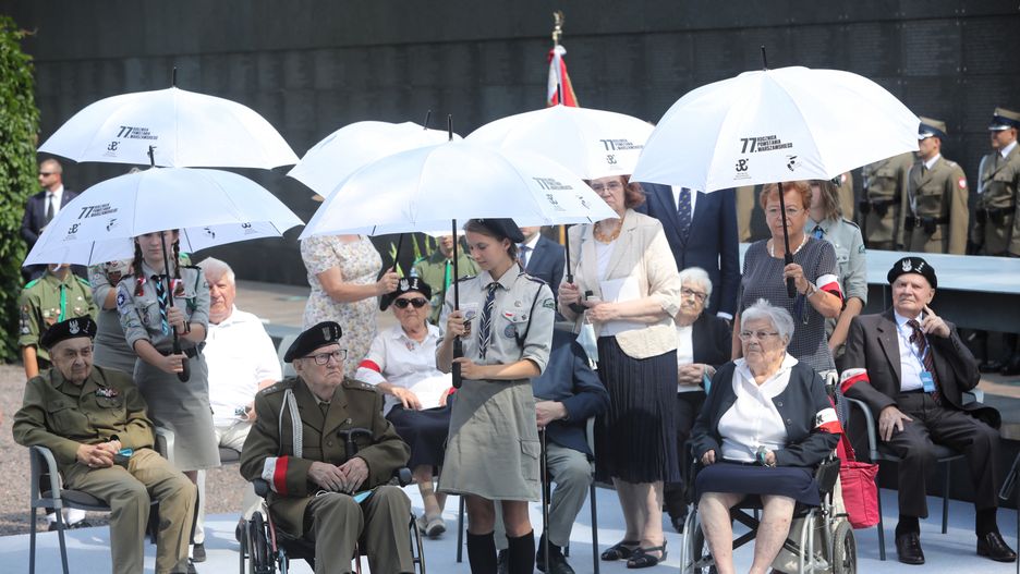 Warszawa, 30.07.2021. Spotkanie z bohaterami Powstania Warszawskiego w siedzibie Muzeum Powstania Warszawskiego, 30 bm. w Warszawie. Trwają obchody 77. rocznicy wybuchu Powstania Warszawskiego. (sko) PAP/Wojciech Olkuśnik