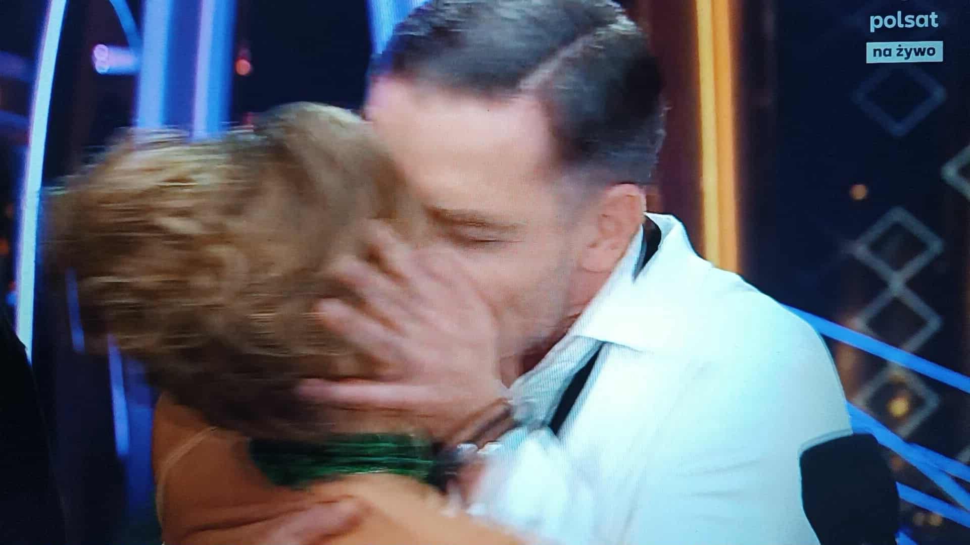 Pocałunek Agnieszki Kaczorowskiej io Marcina Rogacewicza