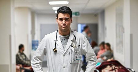 "Tracimy pół tysiąca osób dziennie". Dr Tomasz Karauda apeluje do rządu