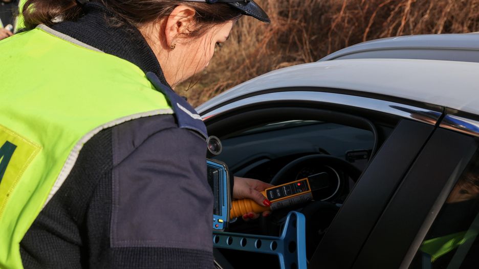 Za jazdę w stanie nietrzeźwym grożą teraz surowe kary. Nawet to nie powstrzymuje niektórych przed takim czynem