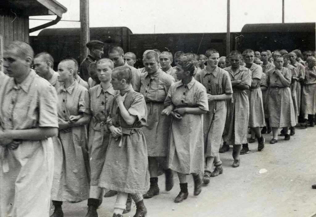 Więźniarki Auschwitz-Birkenau na zdjęciu z 1944 roku