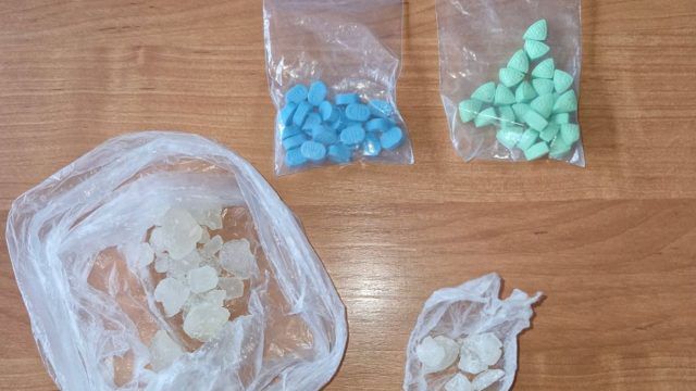 Policjanci zatrzymali 14-latka podejrzanego o kradzież motoroweru i posiadanie narkotyków (zdjęcia)