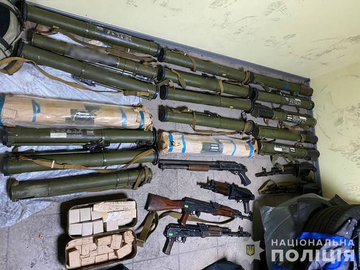 Jeden z wykrytych przez SBU nielegalnych składów broni w Ukrainie.