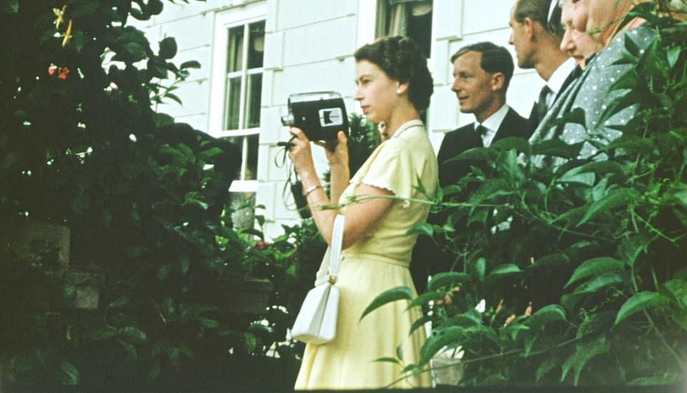 Tak wyglądała królowa Elżbieta poza służbą. Dokument prezentuje "ludzką" stronę monarchini