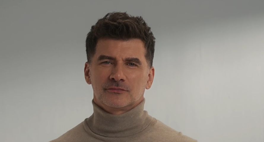 Tomasz Kammel reklamuje Giacomo Conti