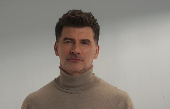 Tomasz Kammel reklamuje Giacomo Conti