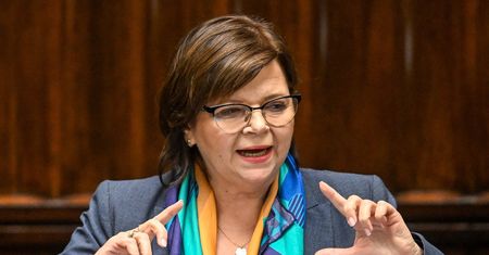 Minister zmieniła zdanie? W sprawie sprzedaży alkoholu na stacjach