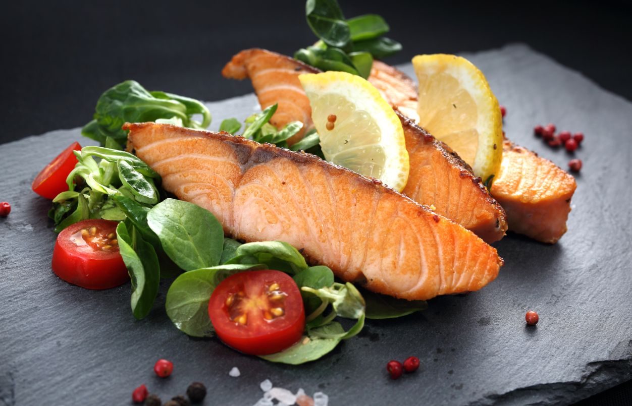 Witamina D występuje naturalnie w łososiu.