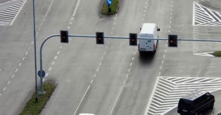 STOP! - Czerwone światło. Policja sprawdzała kierowców z drona