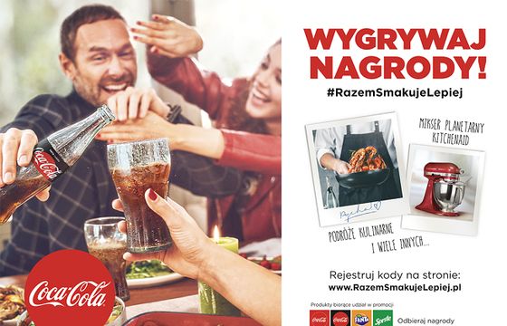 Wspólny posiłek w nowej odsłonie kampanii Coca-Coli „Razem smakuje lepiej” (wideo)